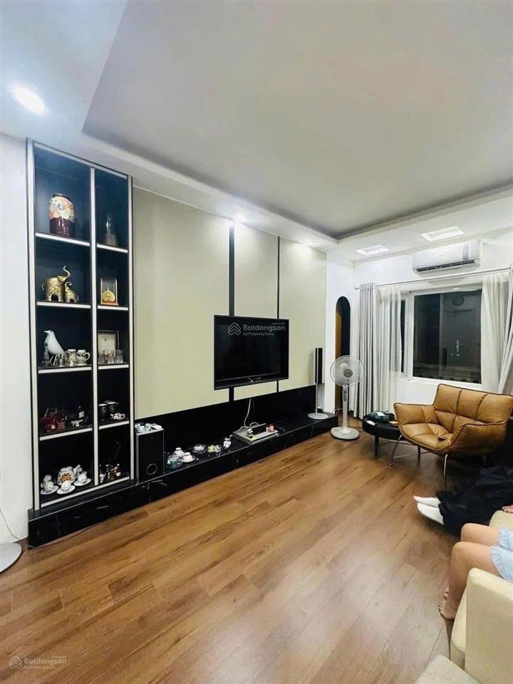 Nhà văn cao  trung tâm ba đình. 30m/5tầng/8.95tỷ
