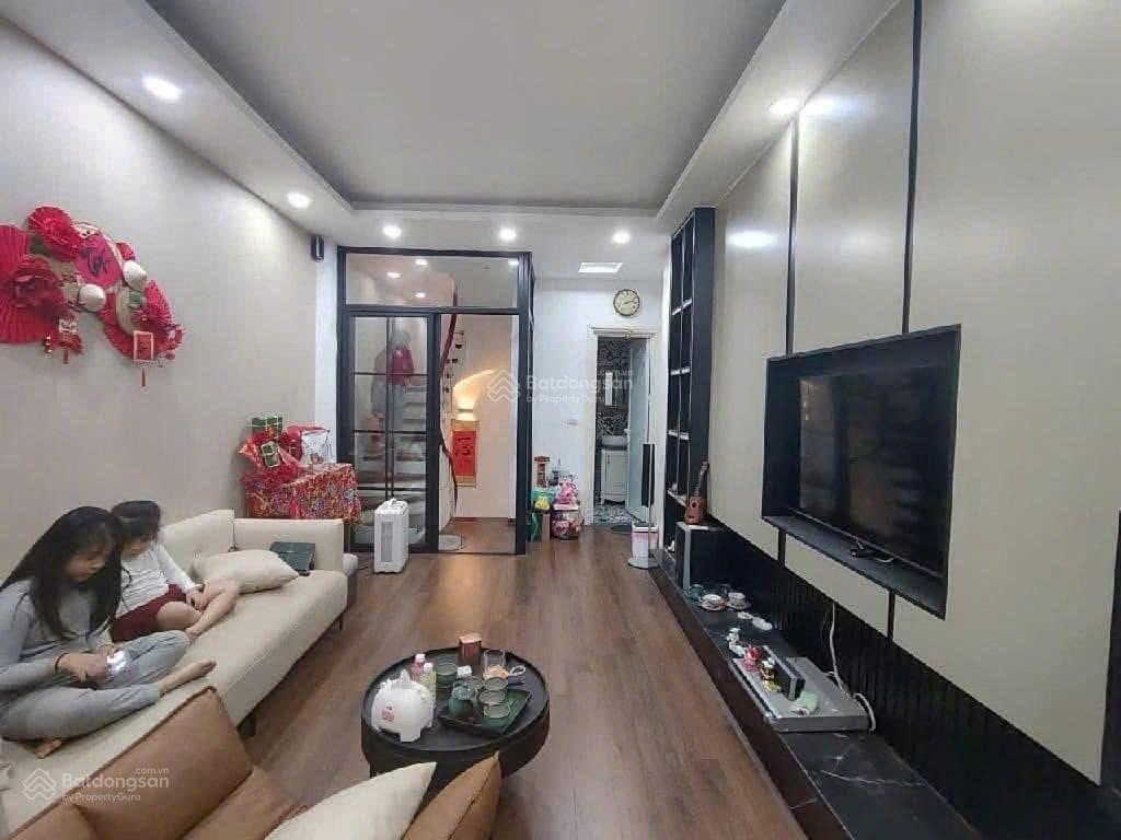 Nhà văn cao  trung tâm ba đình. 30m/5tầng/8.95tỷ