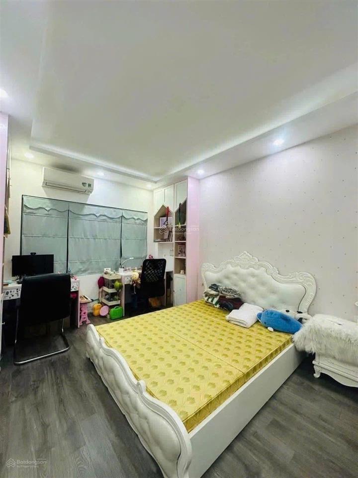 Nhà văn cao  trung tâm ba đình. 30m/5tầng/8.95tỷ