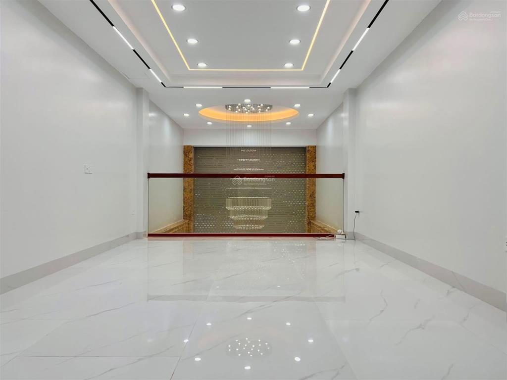Nhà đường giải phóng, dt 85m2  6 tầng  26 tỷ đã giảm sâu