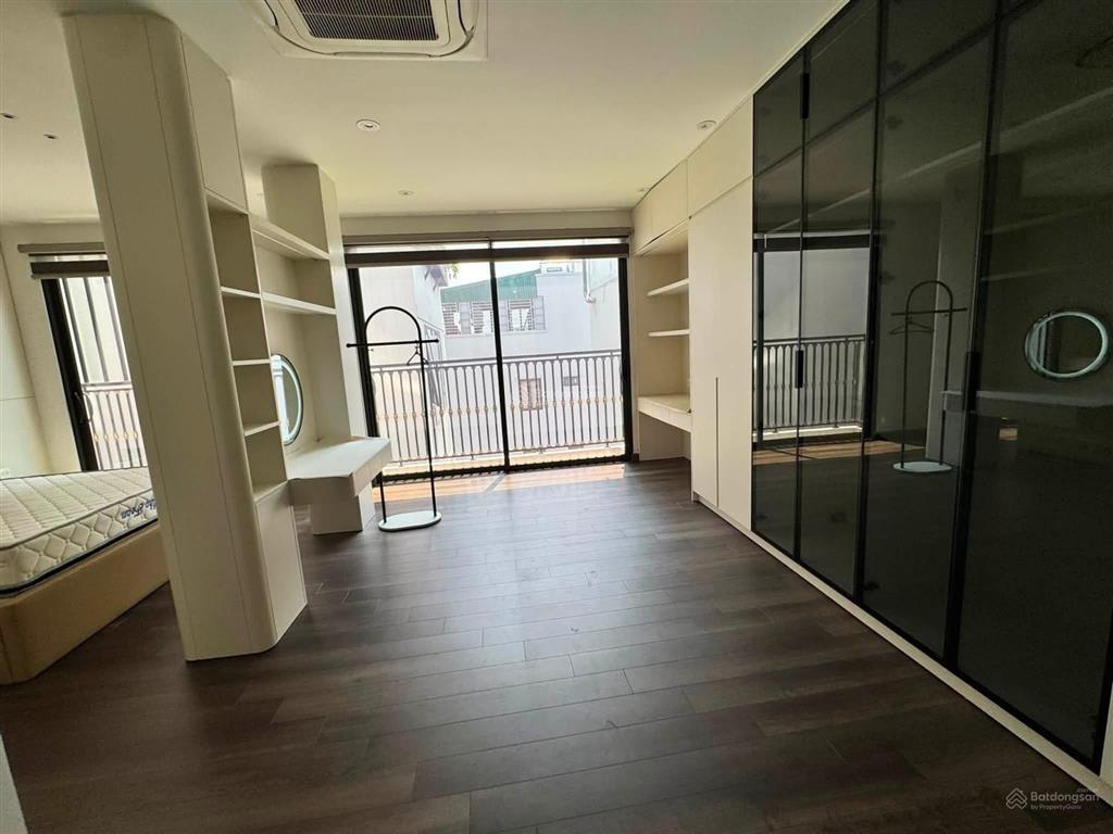 Nhà dòng tiền  view hồ tây  dt 136m2 / 8 tầng / 45 tỷ