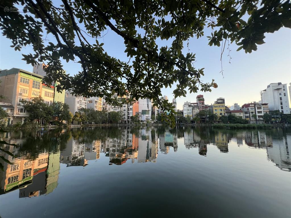 Nhà view hồ, trung tâm ba đình. dt 94m2  2 tầng. giá 41.9 tỷ