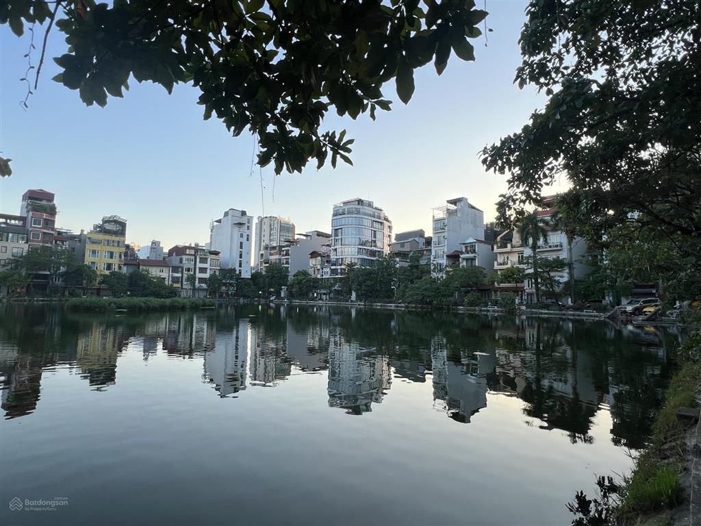 Nhà view hồ, trung tâm ba đình. dt 94m2  2 tầng. giá 41.9 tỷ