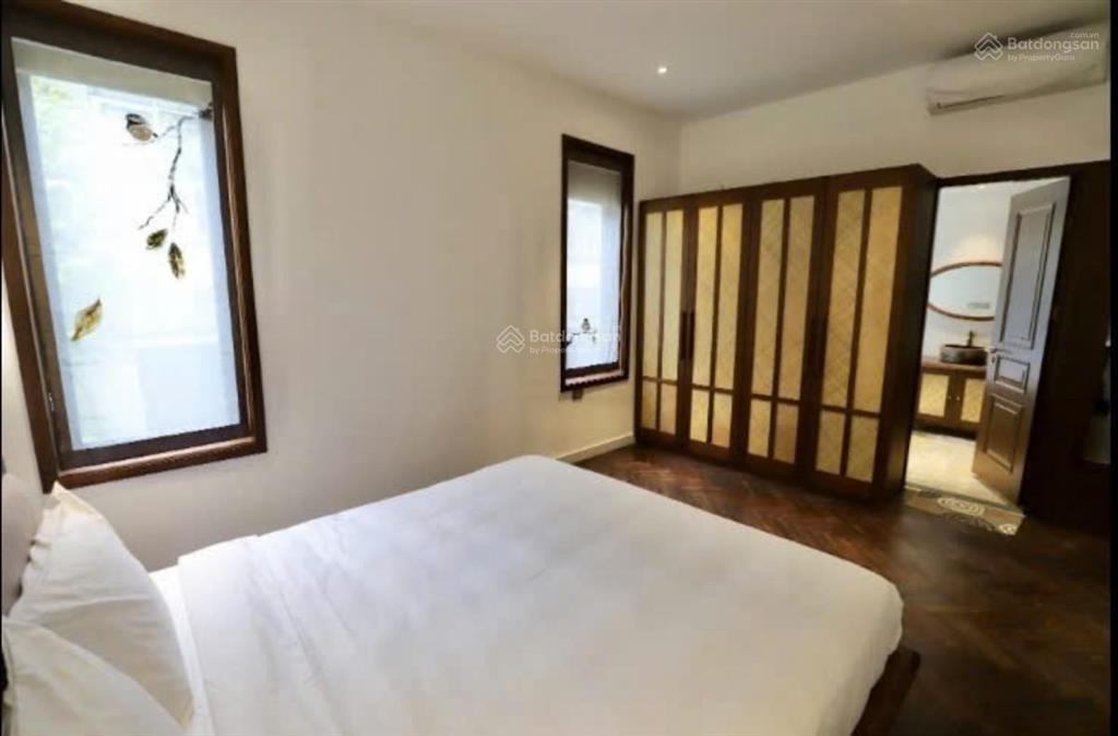 Nhà mặt phố vào nhà hát opera hồ tây. dt 117m2  7 tầng  giá 115 tỷ