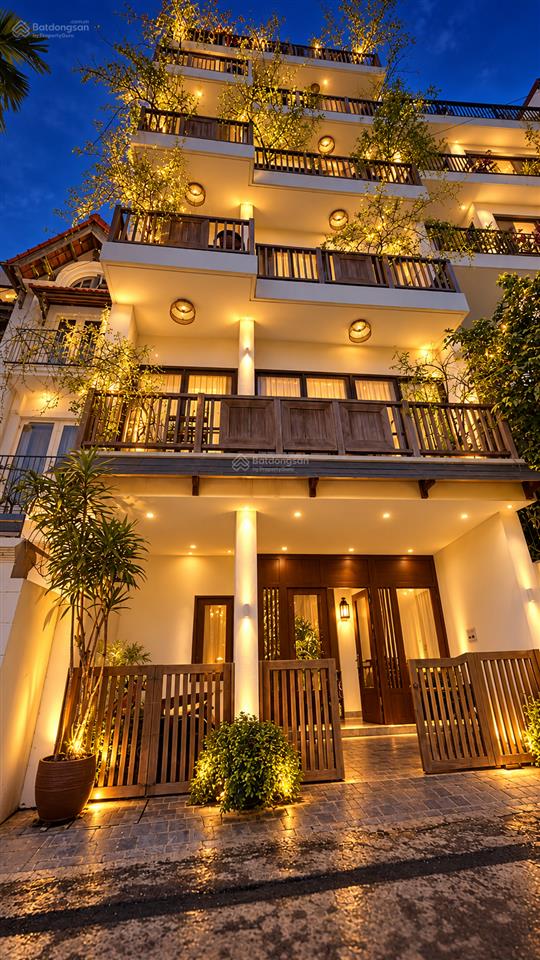 Nhà mặt phố vào nhà hát opera hồ tây. dt 117m2  7 tầng  giá 115 tỷ