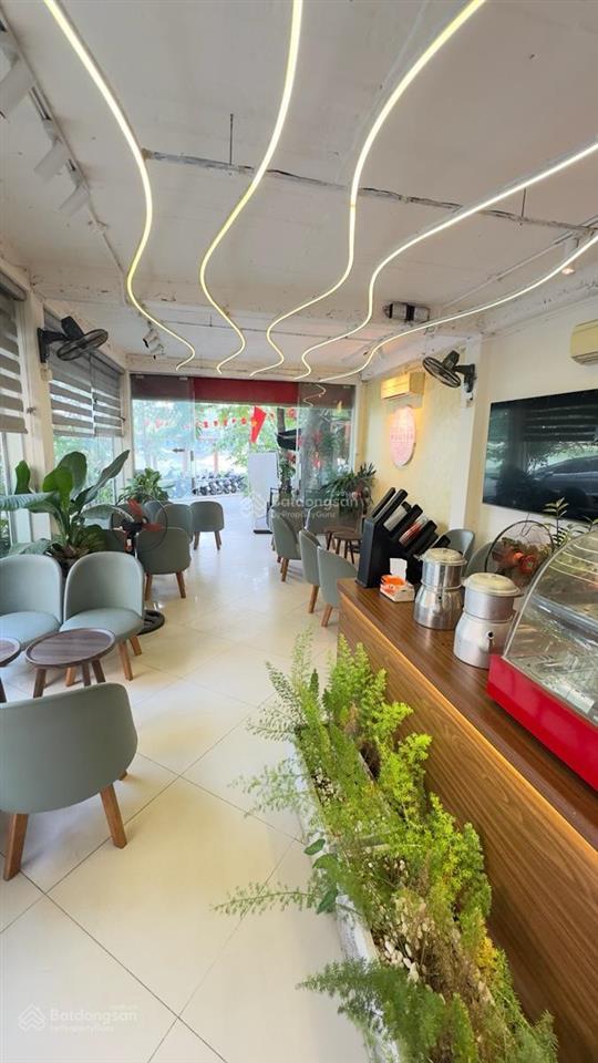 Nhà 5 tầng view hồ ngọc khánh. dt 62m2  5 tầng  mt 8m. giá 31.5 tỷ