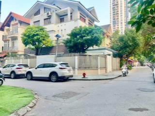 Cho thuê biệt thự 250m xây dựng 170m x 3,5t, lô góc mới, nguyễn khuyến kđt văn quán. view công viên