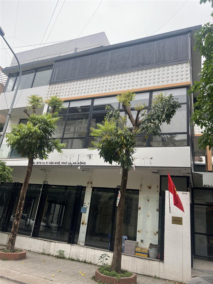 Cho thuê biệt thự 220m x 3,5t, mặt tiền 15m, vị trí lô góc trục đường văn khê, kđt #vănphú nhận di