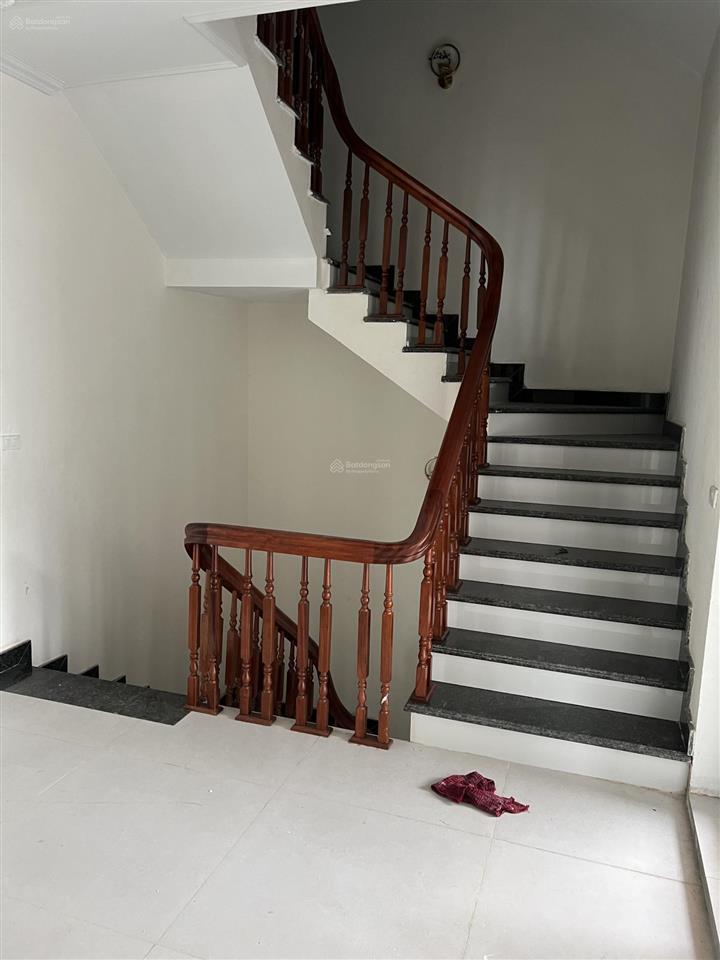 Cho thuê nhà nguyên căn biệt thự 250m x 3,5t, mt 12m. thang máy, nhà mới keng. kđt văn phú