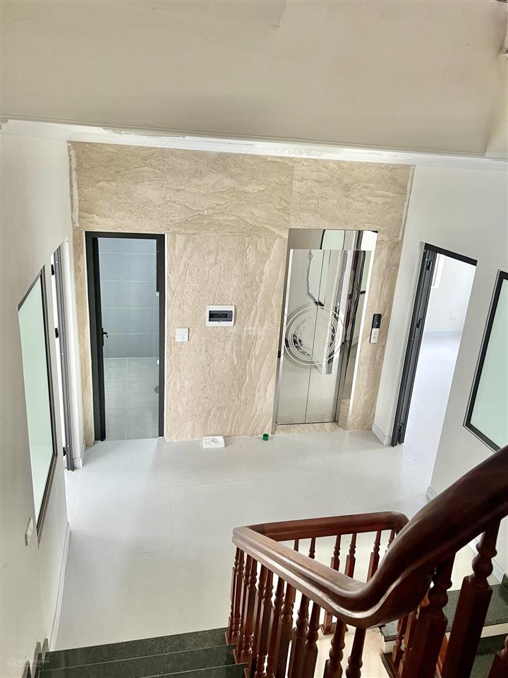 Cho thuê nhà nguyên căn biệt thự 250m x 3,5t, mt 12m. thang máy, nhà mới keng. kđt văn phú