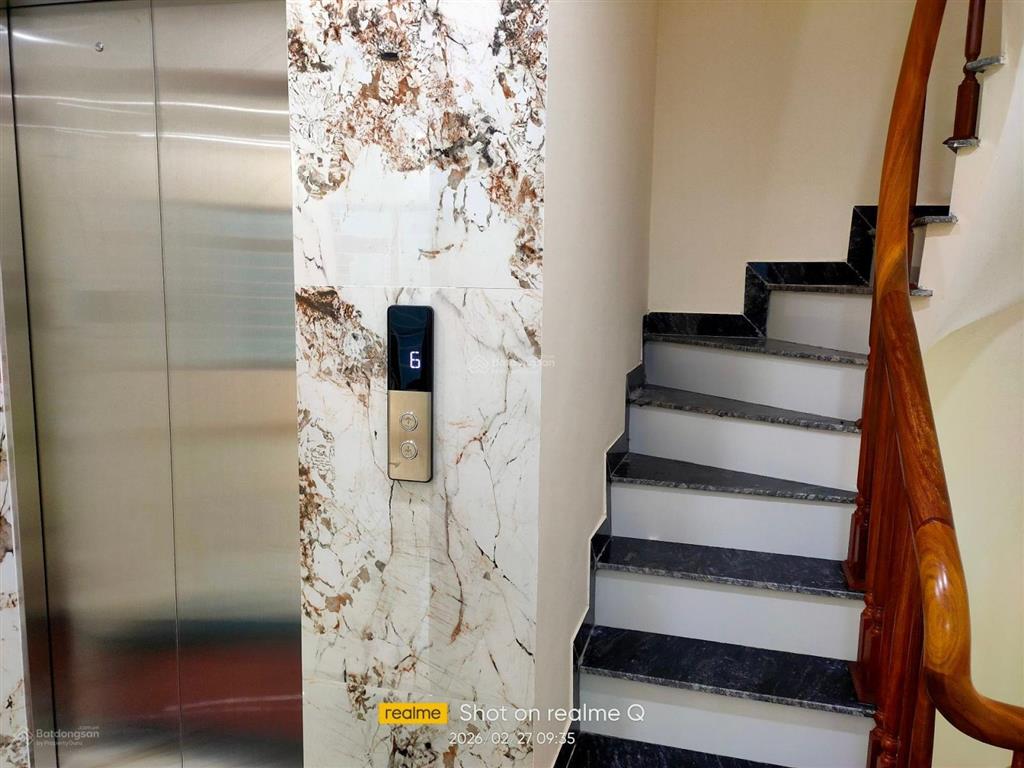 6 tầng thang máy ,1 nhà ra phố ,ngõ thông. nguyễn ngọc nại 40m2 !