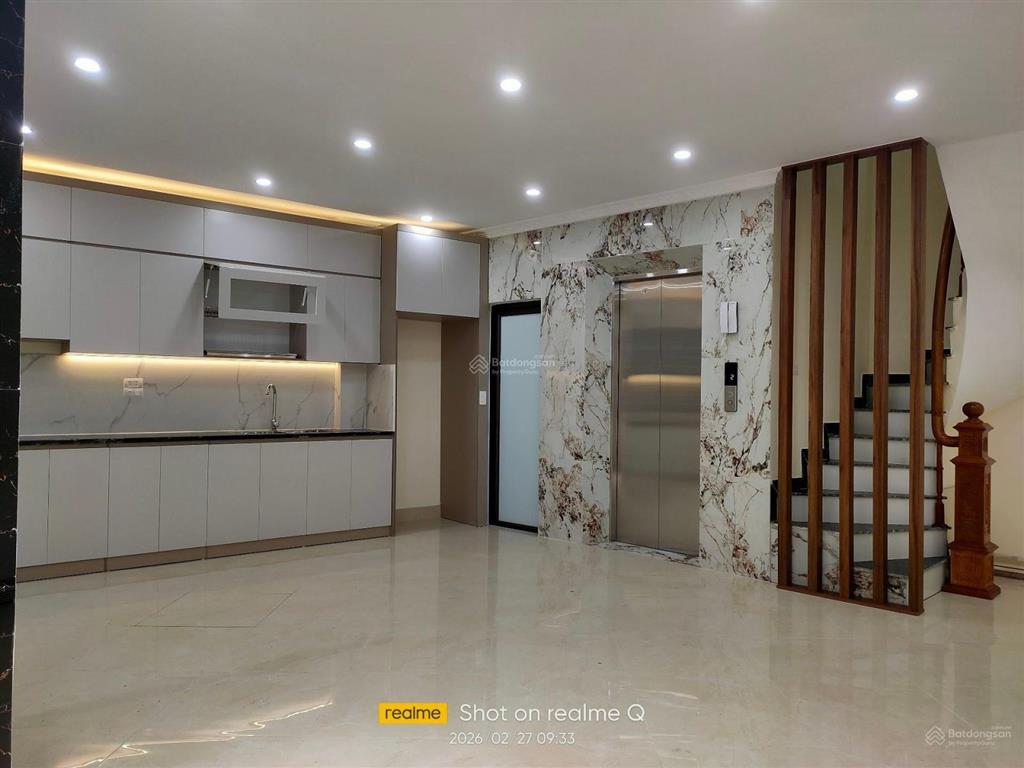 6 tầng thang máy ,1 nhà ra phố ,ngõ thông. nguyễn ngọc nại 40m2 !