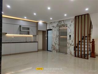 6 tầng thang máy ,1 nhà ra phố ,ngõ thông. nguyễn ngọc nại 40m2 !