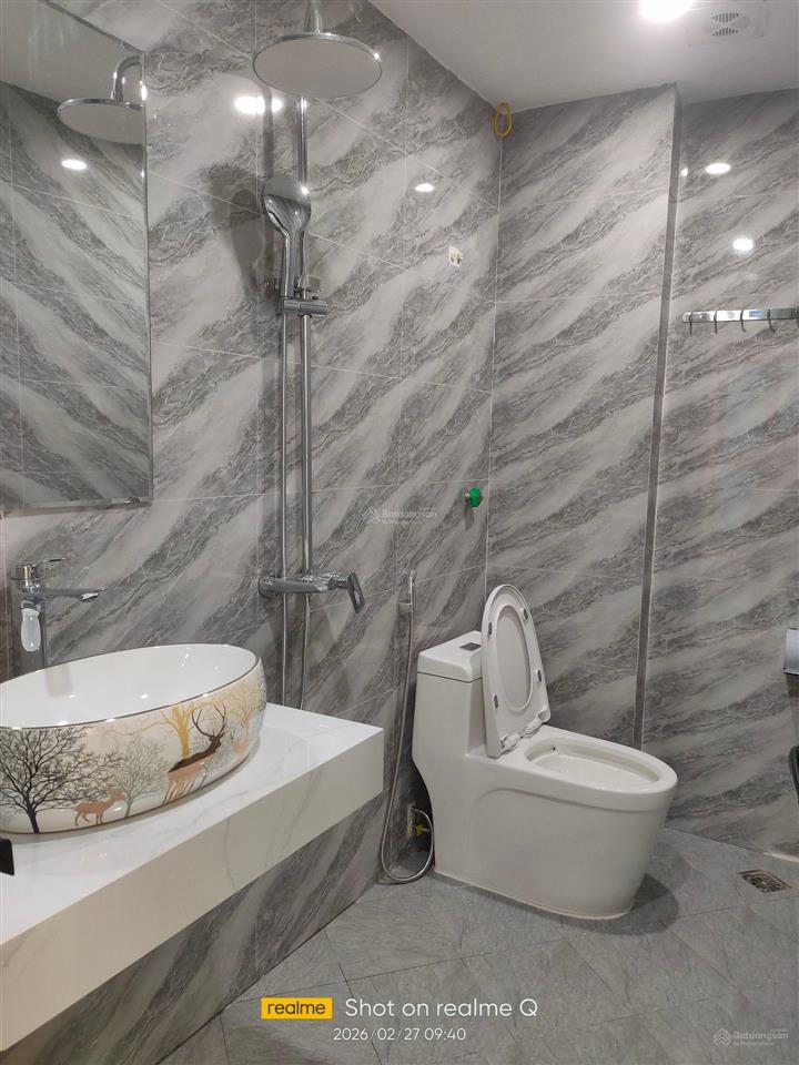 6 tầng thang máy ,1 nhà ra phố ,ngõ thông. nguyễn ngọc nại 40m2 !