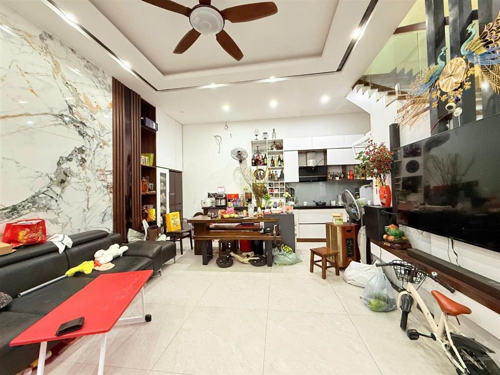 Hoàng văn thái  thanh xuân 64m2 4 tầng, gần phố, ngõ thông, ô tô 20m, tiện ích đầy đủ