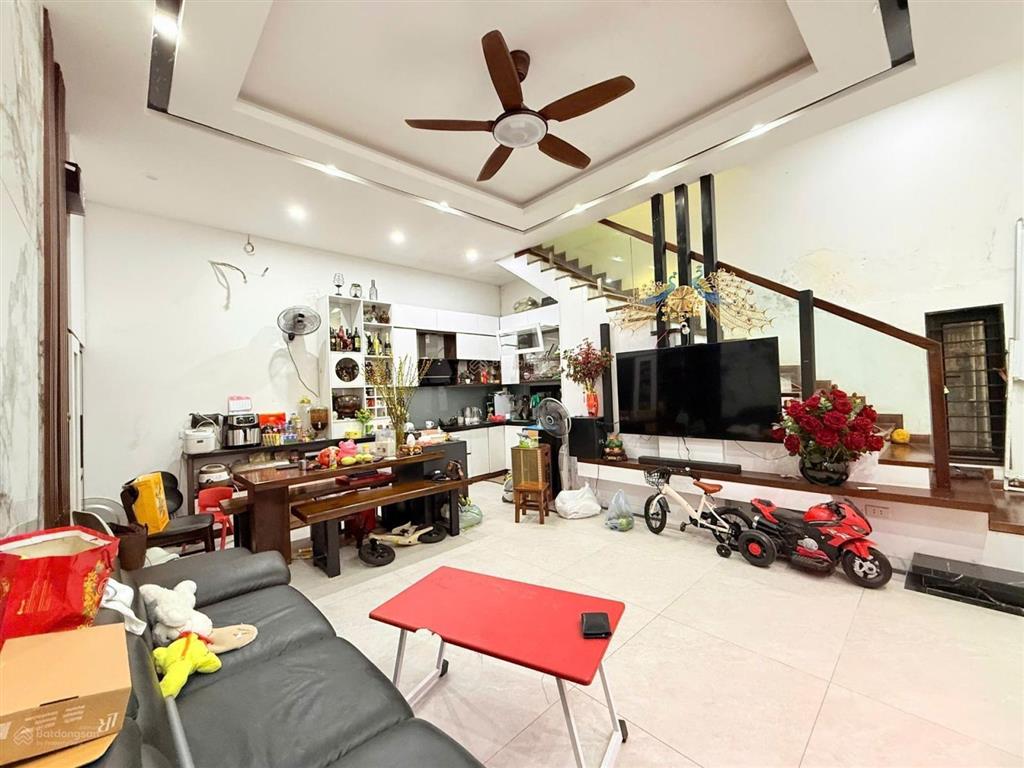 Hoàng văn thái  thanh xuân 64m2 4 tầng, gần phố, ngõ thông, ô tô 20m, tiện ích đầy đủ