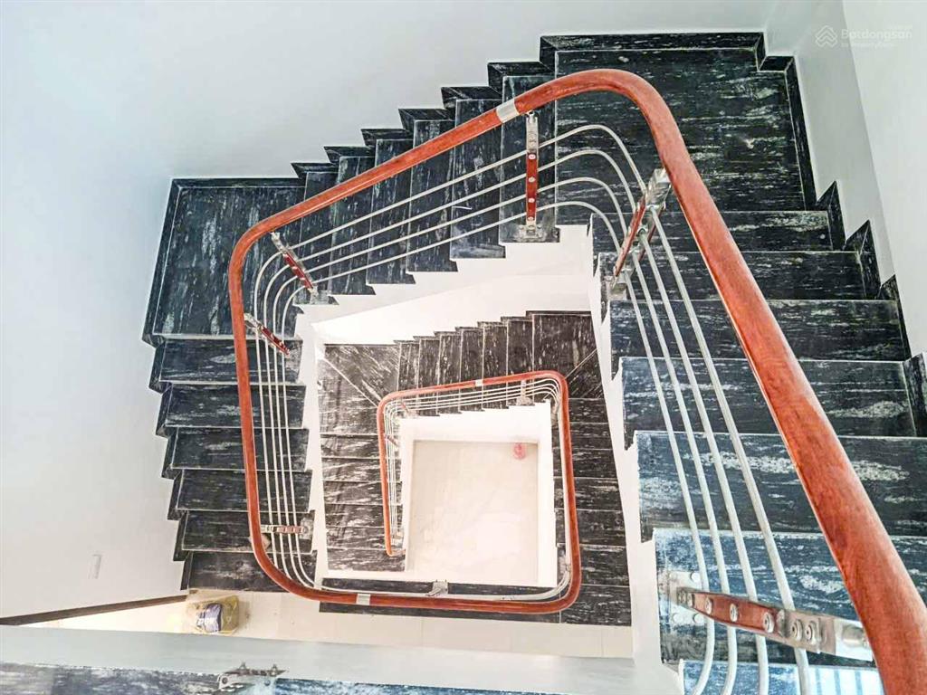 Cho thuê nhà 5 tầng mới xây cổ điển tứ hiệp thanh trì, vừa ở vừa văn phòng 50m2, chỉ 15 triệu/tháng