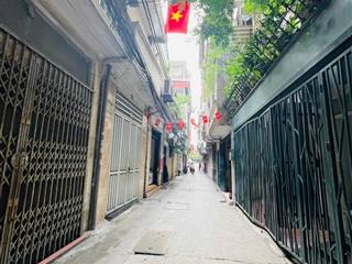 Chính chủ cần bán nhà phố hồng hà, lô góc 3 thoáng, 30m 5 tầng mặt tiền vip, gần ô tô, chỉ 6.3 tỷ