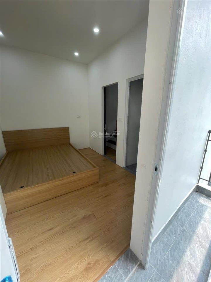 Chính chủ cần bán nhà giáp nhị 4 tầng mặt tiền 4m, gần phố, cách ô tô 10m, giá 4,65 tỷ