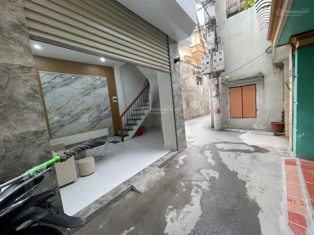 Chính chủ cần bán nhà giáp nhị 4 tầng mặt tiền 4m, gần phố, cách ô tô 10m, giá 4,65 tỷ