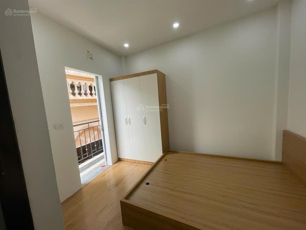 Chính chủ cần bán nhà giáp nhị 4 tầng mặt tiền 4m, gần phố, cách ô tô 10m, giá 4,65 tỷ