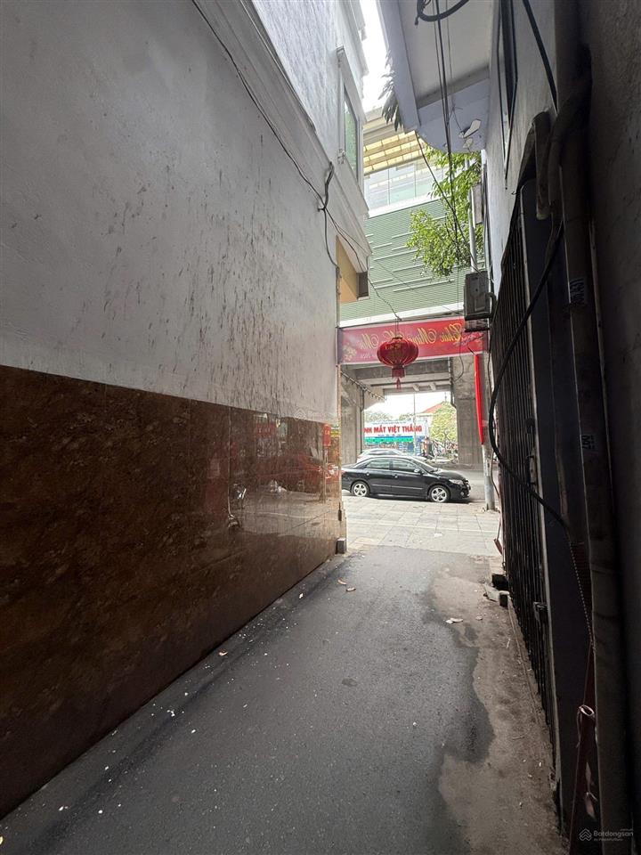Chính chủ cần bán nhà ngay ga hà đông, 3 tầng 4 ngủ full nội thất, sổ vuông, thông tứ phía, ô tô