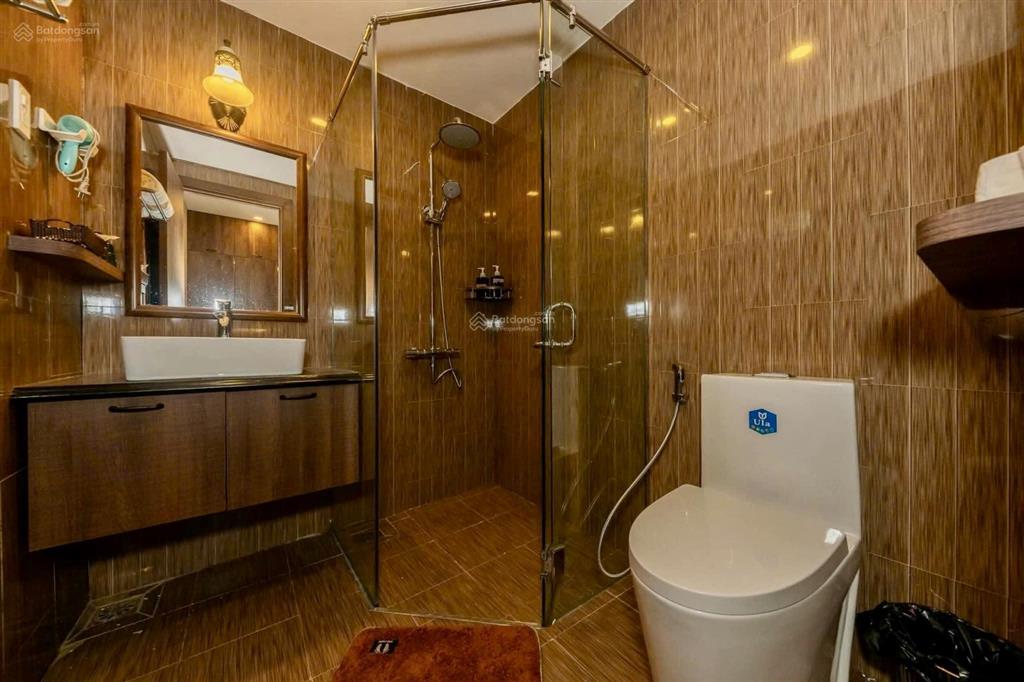 Bán khu nghỉ dưỡng gia đình rộng 2.000m2  cạnh rừng thông view hồ rất đẹp