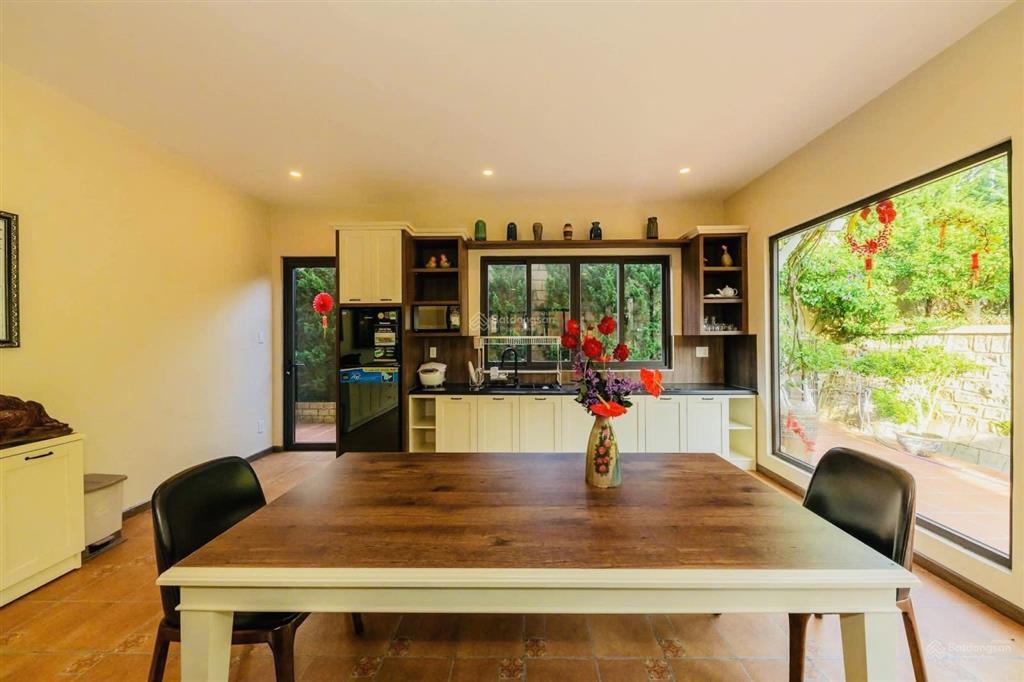Bán khu nghỉ dưỡng gia đình rộng 2.000m2  cạnh rừng thông view hồ rất đẹp