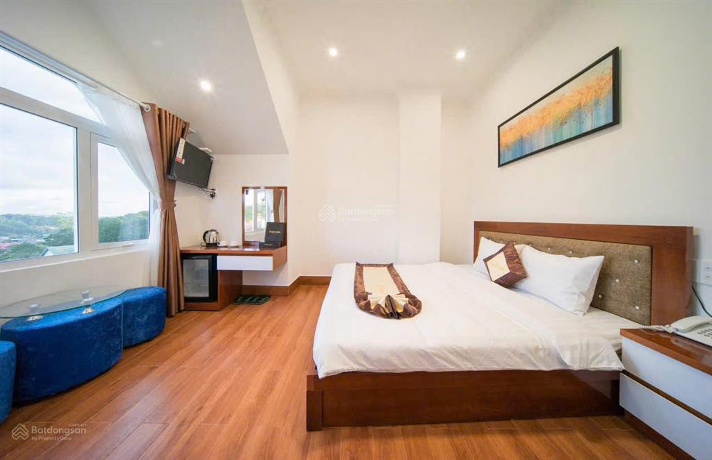 Bán khách sạn 36 phòng đường khe sanh  tp. đà lạt, view rất đẹp