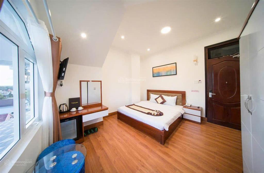 Bán khách sạn 36 phòng đường khe sanh  tp. đà lạt, view rất đẹp