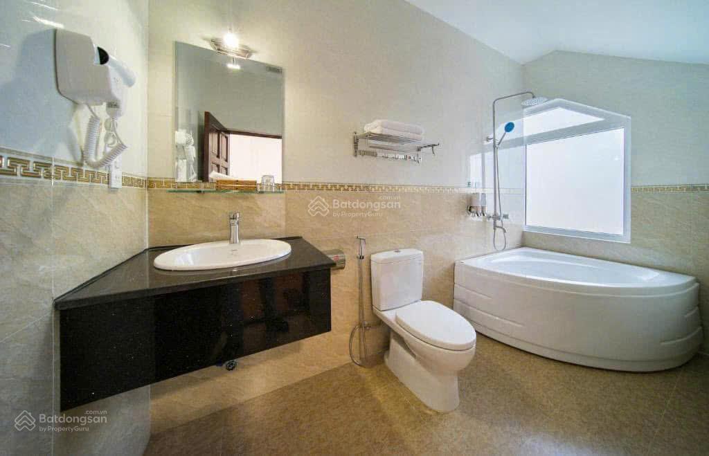 Bán khách sạn 36 phòng đường khe sanh  tp. đà lạt, view rất đẹp