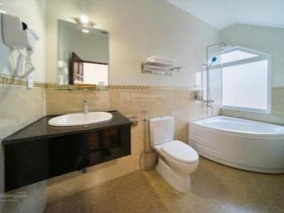 Bán khách sạn 36 phòng đường khe sanh  tp. đà lạt, view rất đẹp