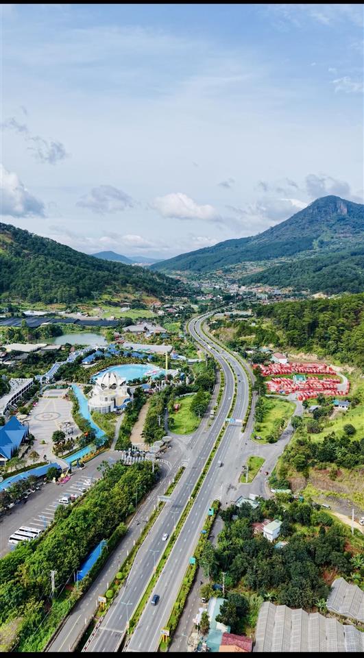 Bán đất làm showroom  ngay chân đèo prenn  cửa ngõ lên tp.đà lạt