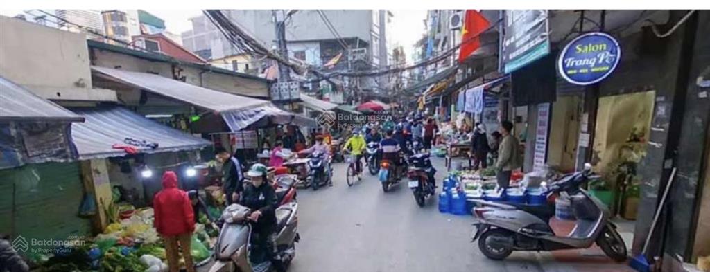 + nhà tại khu chợ khâm thiên, diện tích 20m, mặt tiền 3,4m, giá hơn 4tỷ xíu, căn góc sáng thoáng.