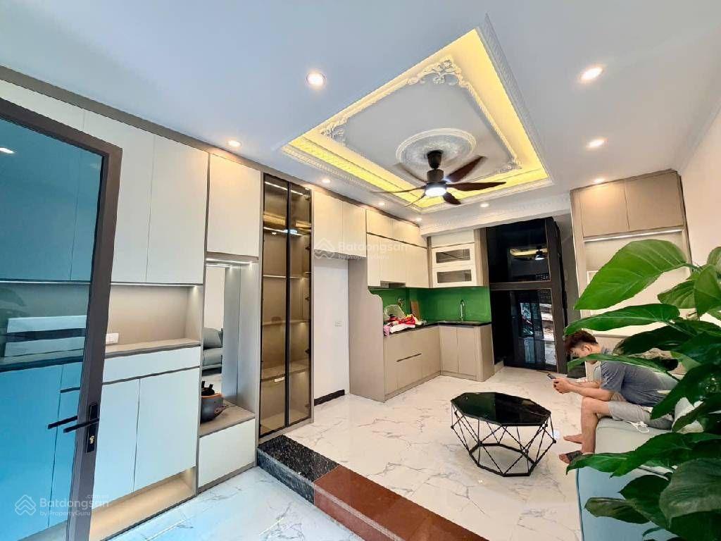 7,5 tỷngõ thông kinh doanh 40mx6 tầng thang máy mặt tiền rộng phố minh khai