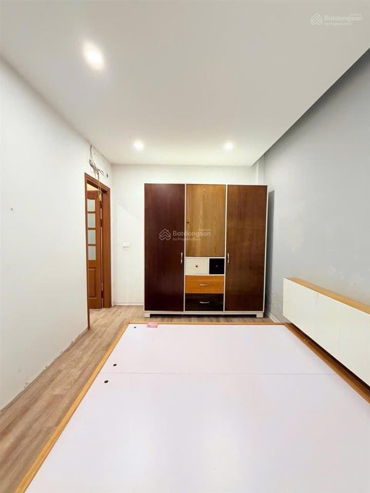 4,8 tỷ bán gấp tập thể tầng 1 phố lạc trung 50m ra phố về ở ngay