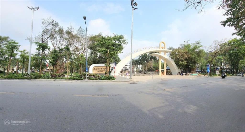 Nhà 5 tầng võ thị sáu 30m ô tô sát nhà sổ nở hậu