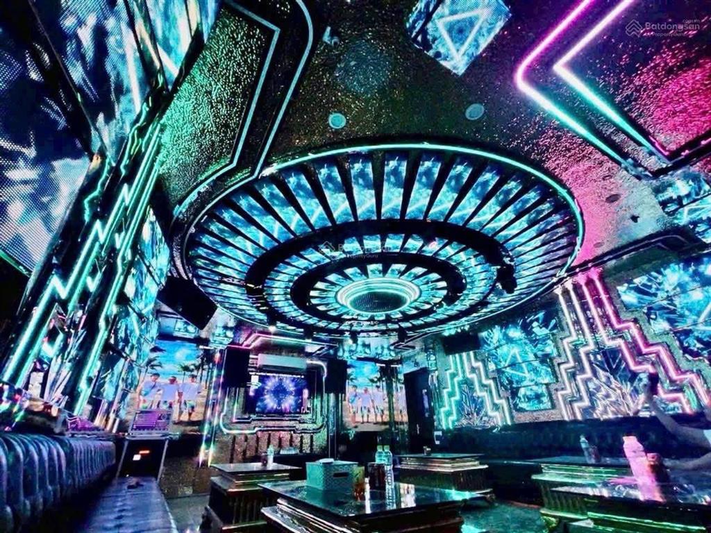 Bán tòa nhà karaoke mặt phố trần khát chân 200m, 6 tầng, doanh thu 500 triệu/tháng giá 85 tỷ