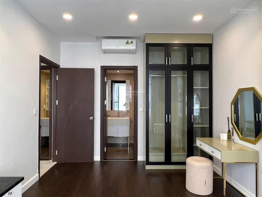 Chính chủ bán gấp the gold view quận 4, 80m2, 2pn chỉ 2 tỷ 450 triệu