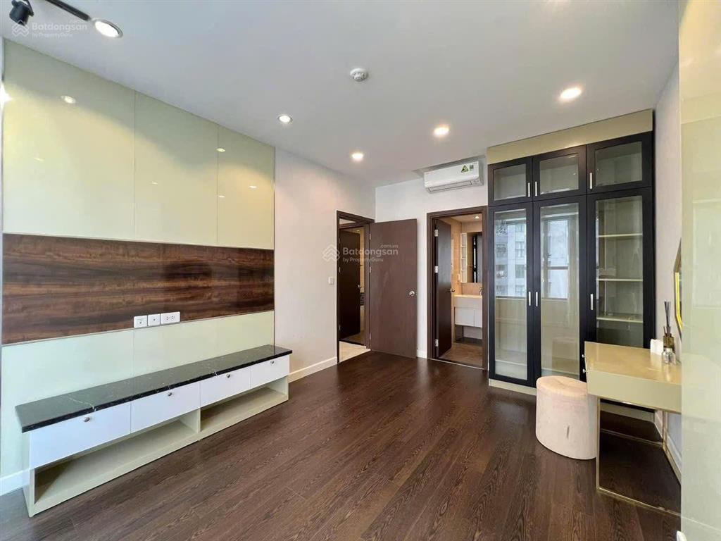 Chính chủ bán gấp the gold view quận 4, 80m2, 2pn chỉ 2 tỷ 450 triệu