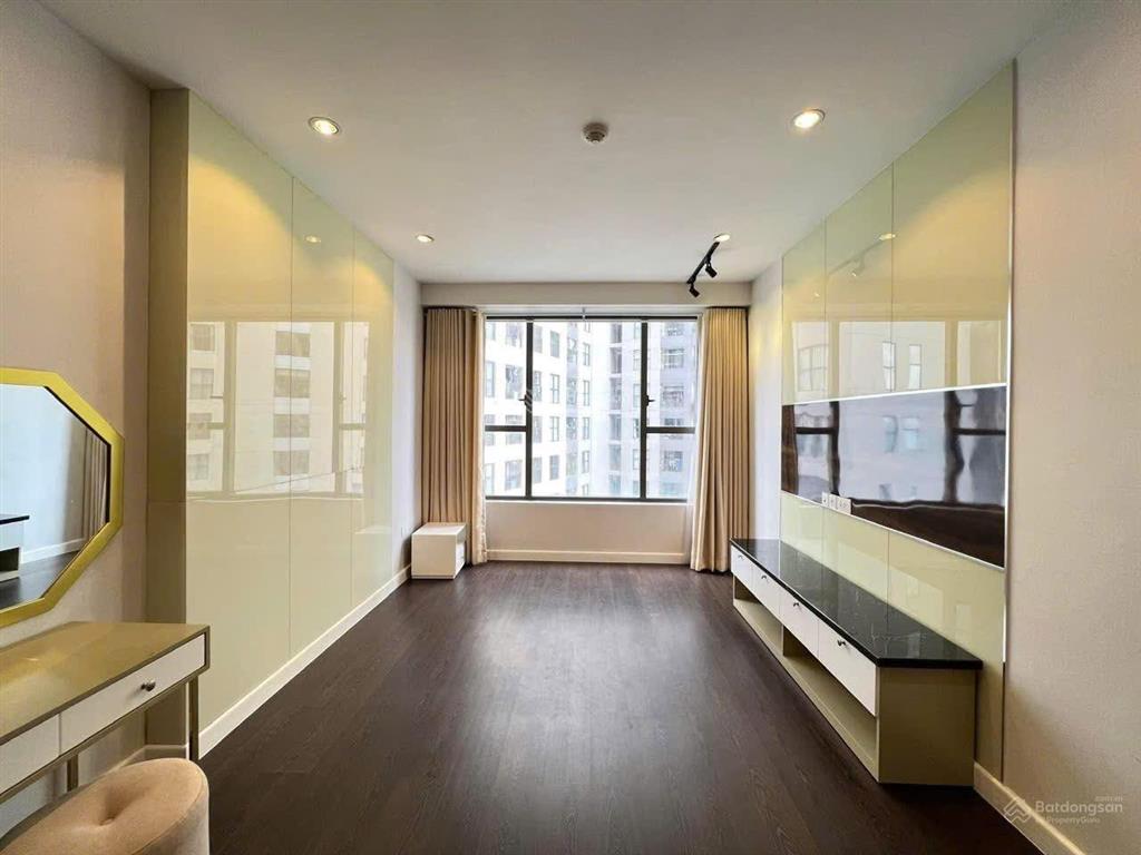 Chính chủ bán gấp the gold view quận 4, 80m2, 2pn chỉ 2 tỷ 450 triệu