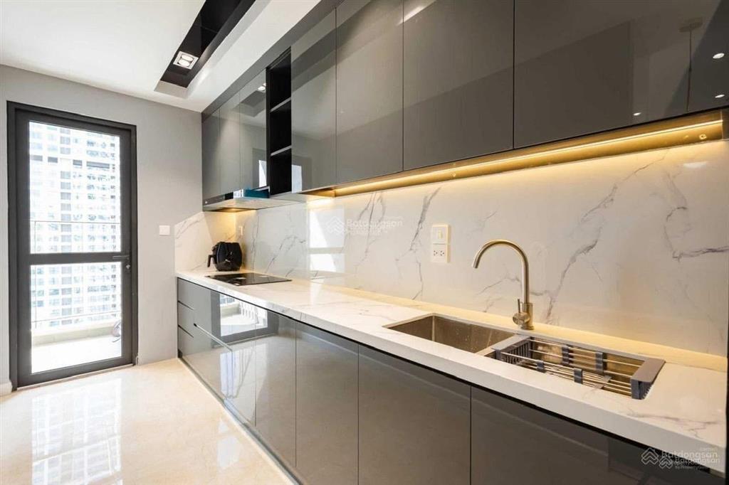 Chính chủ cần bán gấp căn hộ cao cấp ngay sân bay, carillon 3 75m2 2pn