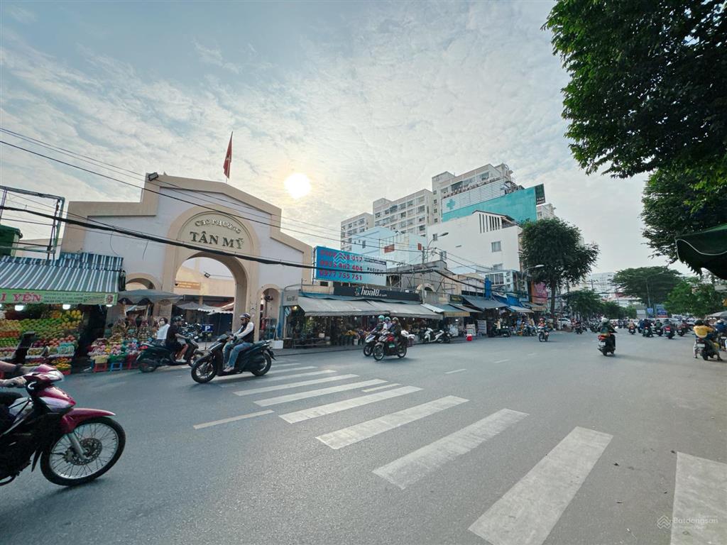 Chính chủ bán nhà chợ tân mỹ cạnh phú mỹ hưng quận 7  4m x 14m nở hậu  sổ hồng riêng