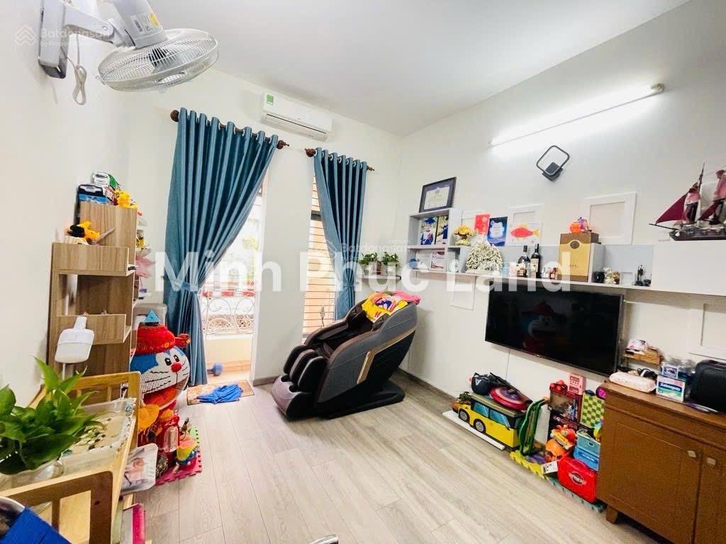 Hiếm bán nhà mới 3 tầng đúc cạnh phú mỹ hưng quận 7  4pn  51m2 sổ riêng hoàn công chỉ 6.3 tỷ