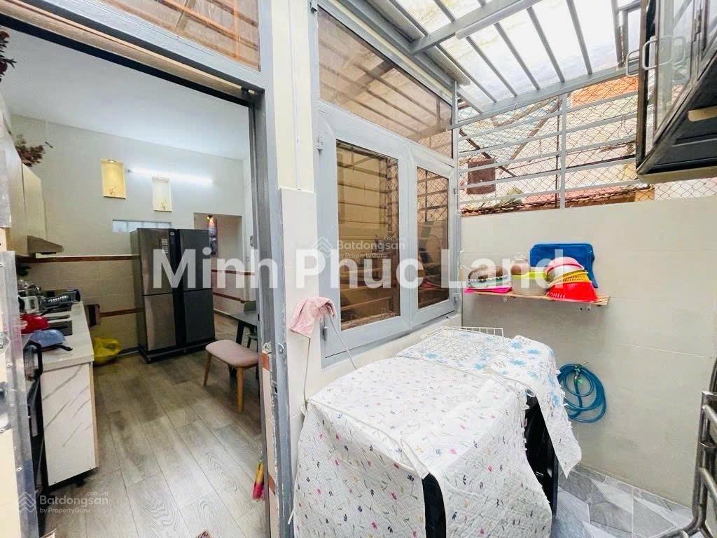 Hiếm bán nhà mới 3 tầng đúc cạnh phú mỹ hưng quận 7  4pn  51m2 sổ riêng hoàn công chỉ 6.3 tỷ