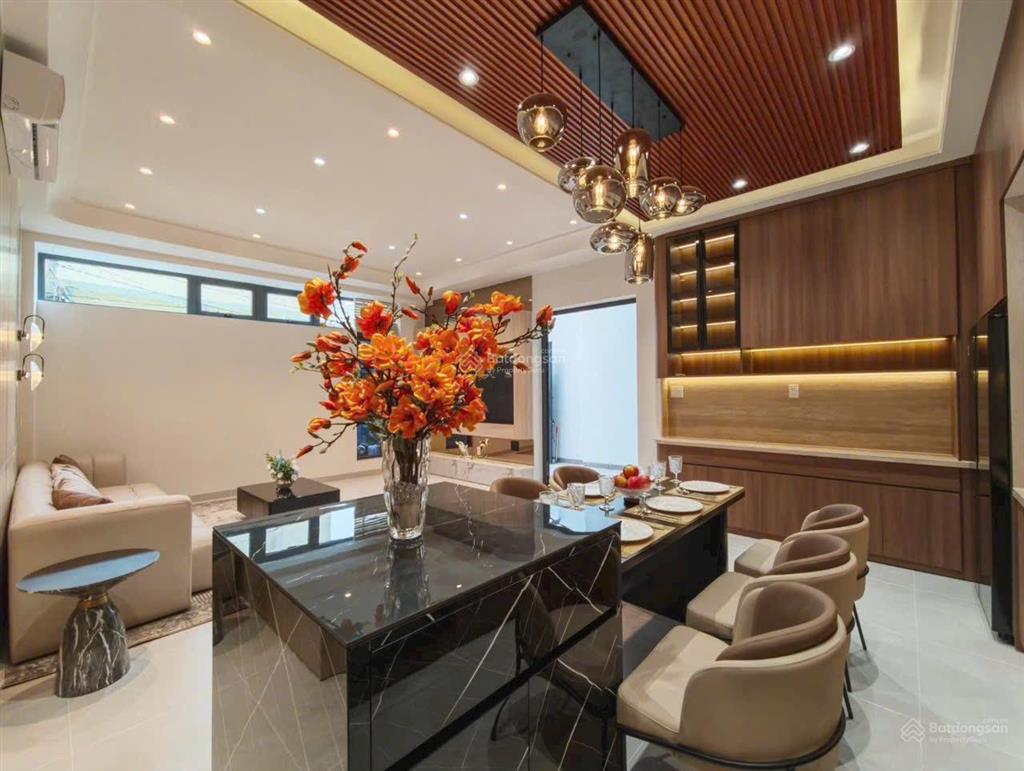 Siêu phẩm cạnh phú mỹ hưng quận 7  ngang 8m 4 tầng full nội thất  hơn 8 tỷ