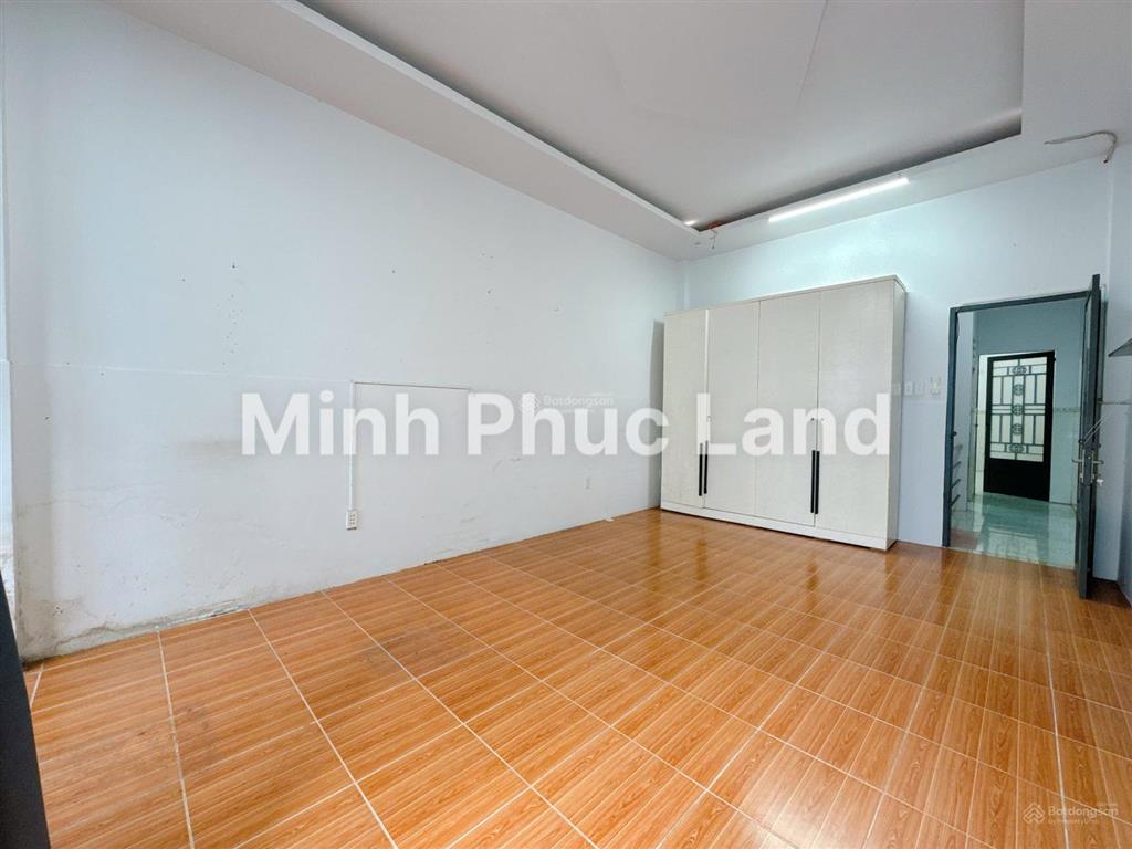 Mặt tiền đường số lý phục man quận 7  4x17,5m  sổ riêng không quy hoạch