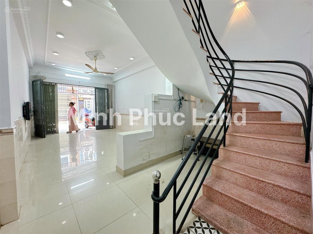 Mặt tiền đường số lý phục man quận 7  4x17,5m  sổ riêng không quy hoạch