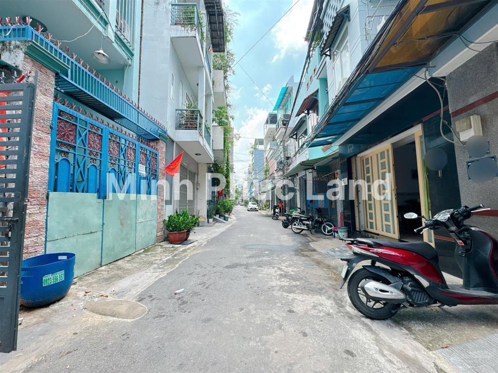 Mặt tiền đường số lý phục man quận 7  4x17,5m  sổ riêng không quy hoạch
