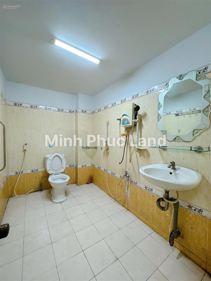 Mặt tiền đường số lý phục man quận 7  4x17,5m  sổ riêng không quy hoạch